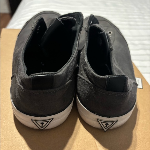 Guess MENS slip on shoes size 7 1/2 - Picture 2 of 3